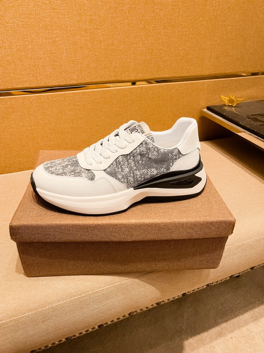 Men's shoes💰 460💰【Dior】🔥Men's high-end brand of shoes official website 1:1 latest masterpiece: the upper is made of Italian imported first-layer cowhide with a comfortable and breathable lining➕original non-slip and wear-resistant outsole🔥, making walking more convenient and comfortable! An exclusive new model, a stunning work, a beautiful 1:1 replica [color] compared to the official quality! Create a fashionable personality to set off your uniqueness! A must-have for trendy men! Classic🔥Size: 38-44 Color: 🔥 2⃣️ colors available🔥